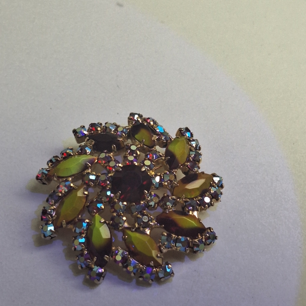 Vintage Gold Tone Red & Red AB Rhinestone Spinner Brooch (Glows Yellow) - Picture 7 of 9